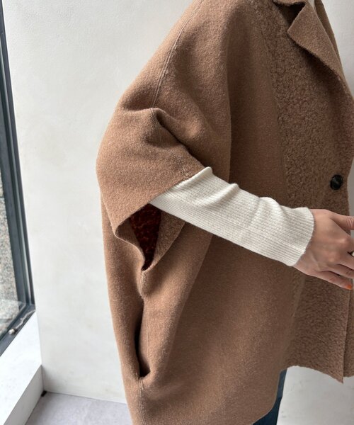 DouDou(ドゥドゥ)の「【WEB限定】リバーシブルボアスライバーポンチョコート(その他アウター・レディース・ベージュ/ブラック・FREE)」の22枚目の写真