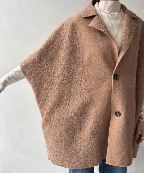 DouDou(ドゥドゥ)の「【WEB限定】リバーシブルボアスライバーポンチョコート(その他アウター・レディース・ベージュ/ブラック・FREE)」の3枚目の写真