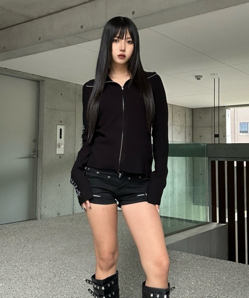 KsG（ケーエスジー）の「マルチレタリングクロスジップニット（Tシャツ/カットソー・レディース・ホワイト/ブラック・SMALL/MEDIUM/LARGE）」の8枚目の写真