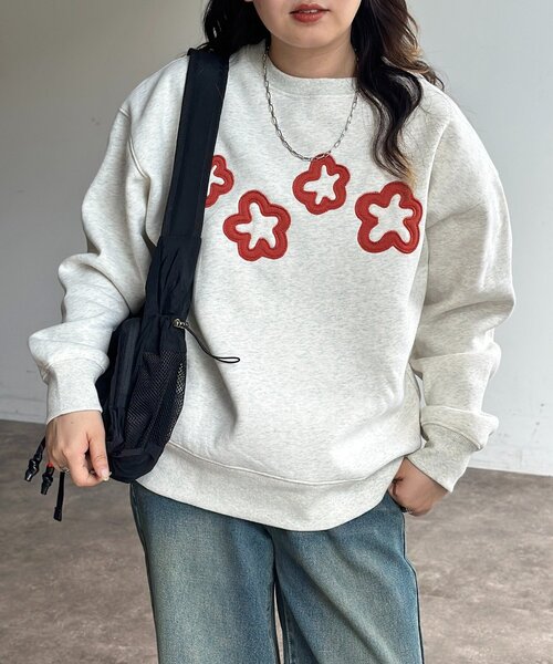 CPCM(シーピーシーエム)の「裏起毛お花アップリケスウェット(Tシャツ/カットソー・レディース・チャコールグレー/ネイビー/ホワイト系その他・FREE)」の2枚目の写真