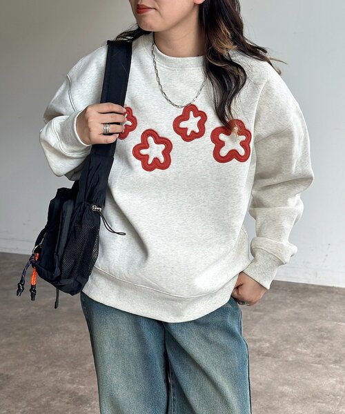 CPCM(シーピーシーエム)の「裏起毛お花アップリケスウェット(Tシャツ/カットソー・レディース・チャコールグレー/ネイビー/ホワイト系その他・FREE)」の6枚目の写真