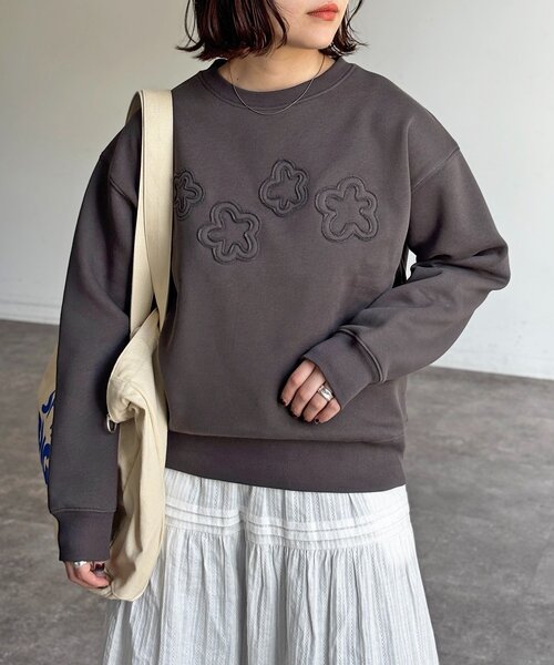 CPCM(シーピーシーエム)の「裏起毛お花アップリケスウェット(Tシャツ/カットソー・レディース・チャコールグレー/ネイビー/ホワイト系その他・FREE)」の18枚目の写真