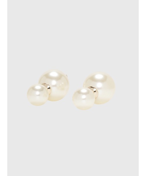 EIMY ISTOIRE（エイミーイストワール）の「ロゴチャームパールピアス（ピアス（両耳用）・レディース・ホワイト・F）」の4枚目の写真