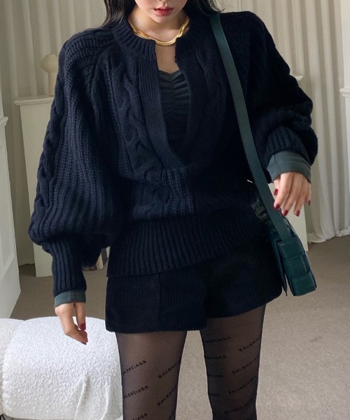 SallyLunn(サリーラン)の「深Vネックボリュームショートニット(ニット/セーター・レディース・ブラック/ホワイト・FREE)」の9枚目の写真
