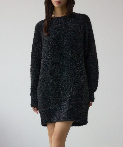 AZUL by moussy(アズールバイマウジー)の「【身長/骨格別着用画像あり】ラメシャギーニットワンピース 秋服 冬服 ニットトップス ミニワンピース チュニック(ワンピース・レディース・ブラック/ブラウン/レッド・FREE)」の2枚目の写真