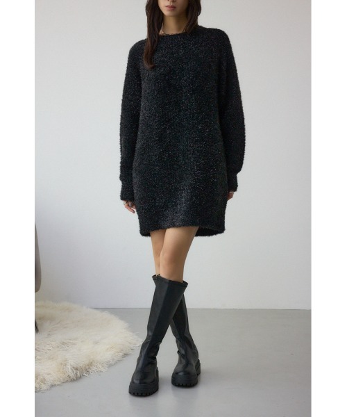 AZUL by moussy(アズールバイマウジー)の「【身長/骨格別着用画像あり】ラメシャギーニットワンピース 秋服 冬服 ニットトップス ミニワンピース チュニック(ワンピース・レディース・ブラック/ブラウン/レッド・FREE)」の4枚目の写真