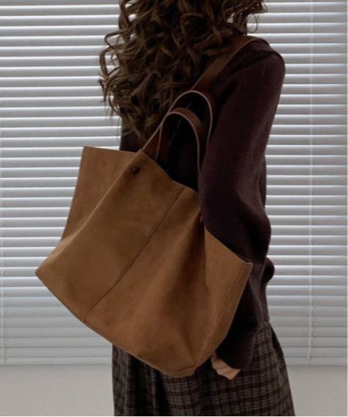 FINEnough(ファインナフ)の「ミニポーチ付きスエードショルダーバッグ(ショルダーバッグ・レディース・ブラウン/ベージュ・FREE)」の6枚目の写真