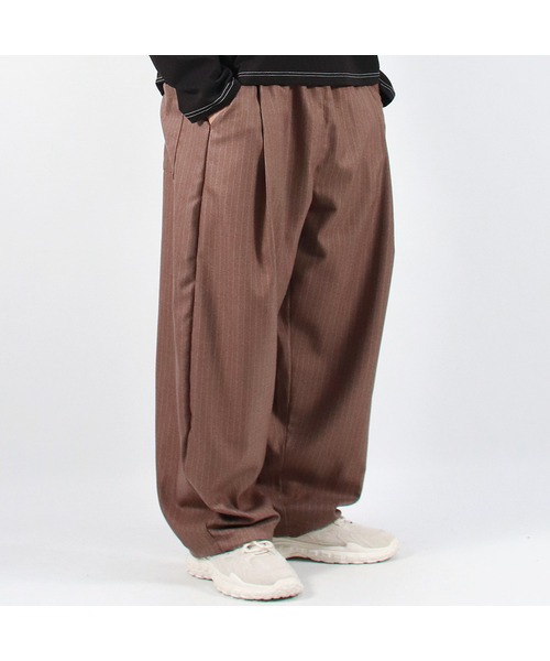 M STRIPE CHICANO WIDE ONE-TUCK PANTS -Brown（スラックス）｜DEMARC