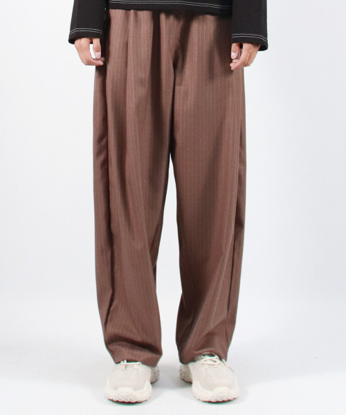 DEMARC（ドゥマーク）の「M STRIPE CHICANO WIDE ONE-TUCK PANTS -Brown（スラックス・メンズ・その他・MEDIUM/LARGE）」の2枚目の写真