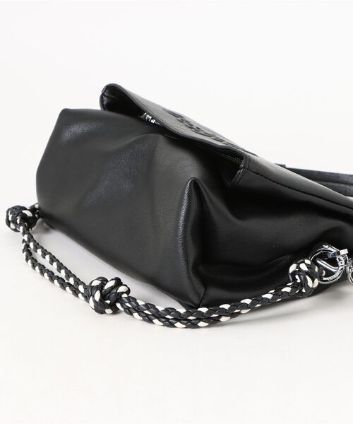 Desigual（デシグアル）の「ミディアム ロゴチャーム フラップ ショルダーバッグ（ショルダーバッグ・レディース・ブラック・FREE）」の7枚目の写真