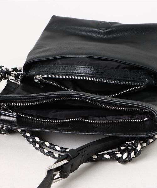 Desigual（デシグアル）の「ミディアム ロゴチャーム フラップ ショルダーバッグ（ショルダーバッグ・レディース・ブラック・FREE）」の8枚目の写真