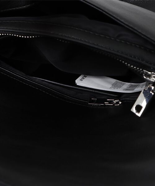 Desigual（デシグアル）の「ミディアム ロゴチャーム フラップ ショルダーバッグ（ショルダーバッグ・レディース・ブラック・FREE）」の9枚目の写真