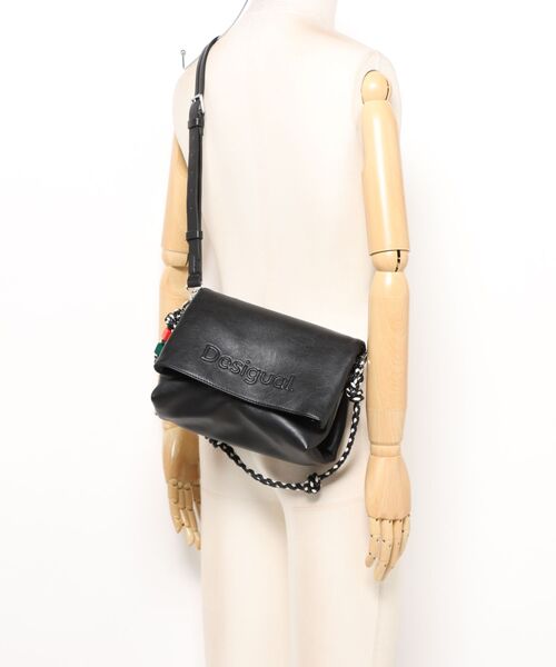 Desigual（デシグアル）の「ミディアム ロゴチャーム フラップ ショルダーバッグ（ショルダーバッグ・レディース・ブラック・FREE）」の11枚目の写真