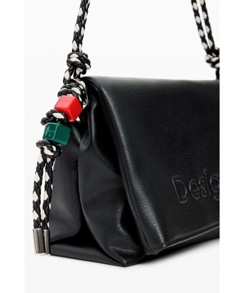 Desigual（デシグアル）の「ミディアム ロゴチャーム フラップ ショルダーバッグ（ショルダーバッグ・レディース・ブラック・FREE）」の4枚目の写真