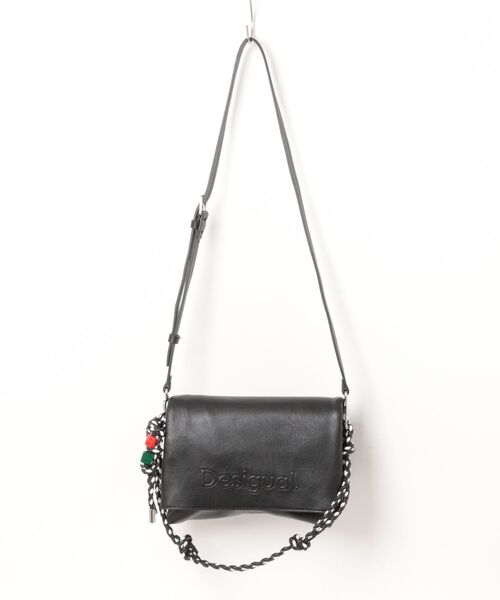 Desigual（デシグアル）の「ミディアム ロゴチャーム フラップ ショルダーバッグ（ショルダーバッグ・レディース・ブラック・FREE）」の6枚目の写真