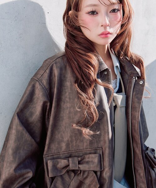 OLIVE des OLIVE（オリーブデオリーブ）の「リボンポケットエコレザーブルゾン（ライダースジャケット・レディース・ライトブラウン/ダークブラウン・FREE）」の11枚目の写真