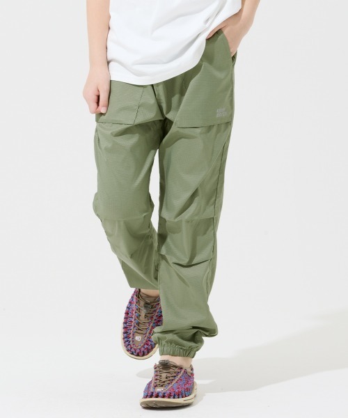 KRIFF MAYER Kid's Collection（クリフメイヤーキッズコレクション）の「【撥水・軽量・通気性】さらさらエアージョガー（その他パンツ・キッズ・ベージュ/ブラック/オリーブ/サックスブルー・120/130/140/150/160/170）」の3枚目の写真