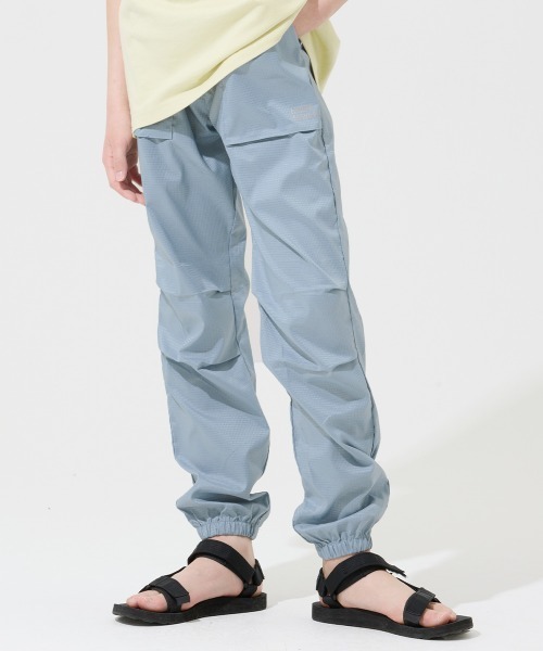 KRIFF MAYER Kid's Collection（クリフメイヤーキッズコレクション）の「【撥水・軽量・通気性】さらさらエアージョガー（その他パンツ・キッズ・ベージュ/ブラック/オリーブ/サックスブルー・120/130/140/150/160/170）」の4枚目の写真