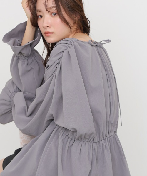 Bab(バブ)の「キャンディースリーブギャザーブラウス(シャツ/ブラウス・レディース・オフホワイト/チャコールグレー/ベージュ・M)」の18枚目の写真