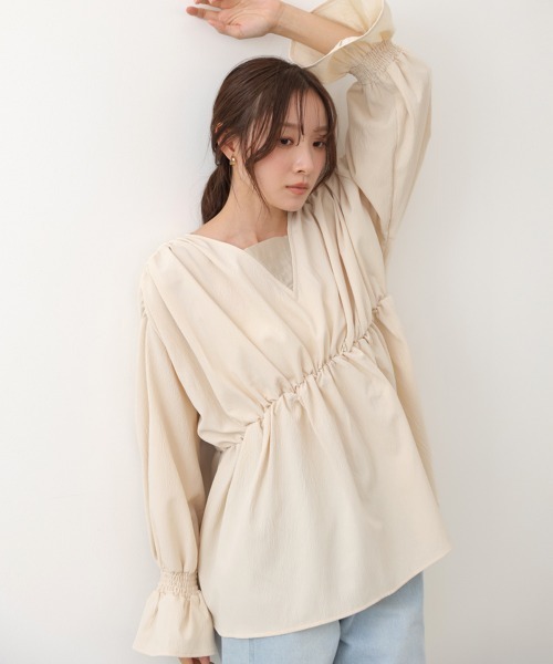 Bab(バブ)の「キャンディースリーブギャザーブラウス(シャツ/ブラウス・レディース・オフホワイト/チャコールグレー/ベージュ・M)」の22枚目の写真