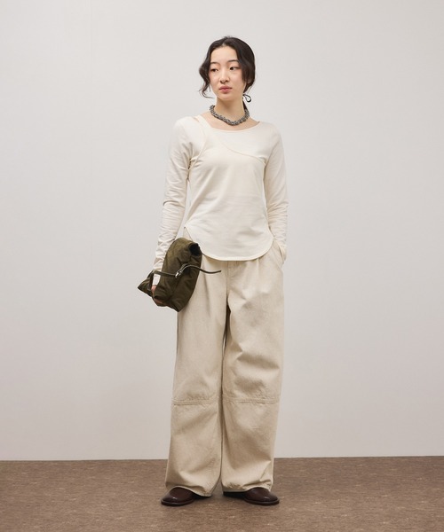 ADAM ET ROPE'（アダムエロペ）の「ワンショルダートップス（Tシャツ/カットソー・レディース・レッド系その他2/オフホワイト/ダークブラウン・FREE）」の5枚目の写真