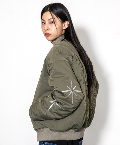 XTONZ(エクストーンズ)の「XJ107 インシジョン シャーリング MA-1 ジャケット (カーキ)(ブルゾン・レディース・その他・MEDIUM/LARGE)」の1枚目の写真