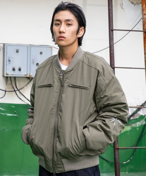 XTONZ(エクストーンズ)の「XJ107 インシジョン シャーリング MA-1 ジャケット (カーキ)(ブルゾン・レディース・その他・MEDIUM/LARGE)」の4枚目の写真