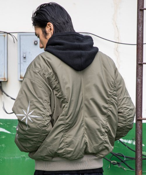 XTONZ(エクストーンズ)の「XJ107 インシジョン シャーリング MA-1 ジャケット (カーキ)(ブルゾン・レディース・その他・MEDIUM/LARGE)」の6枚目の写真