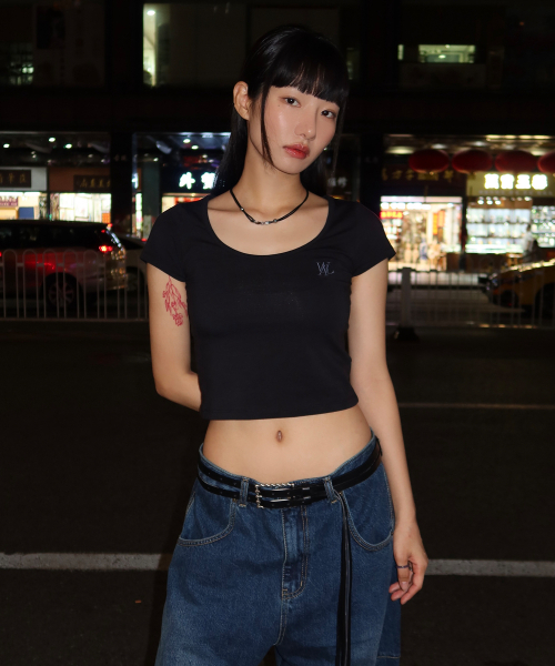 WOOALONG(ウアロン)の「Signature U-neck T-shirts - BLACK(Tシャツ/カットソー・レディース・ブラック・S/M)」の3枚目の写真
