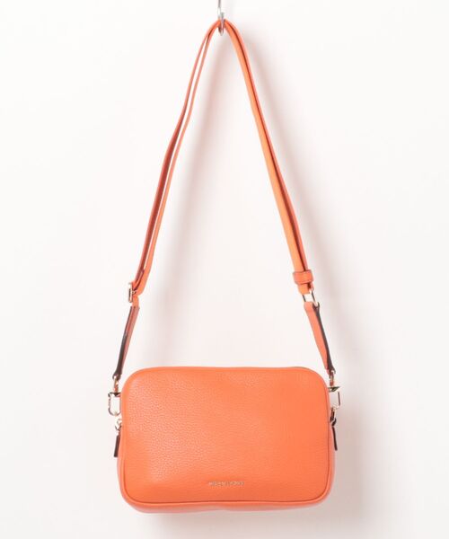 MICHAEL KORS(マイケルコース)の「BRYANT ぺブルレザー ダブルジップ チェーン カメラ クロスボディ ミディアム(ショルダーバッグ・レディース・オレンジ系・FREE)」の5枚目の写真