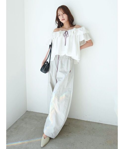 LAGUNAMOON（ラグナムーン）の「【FILA別注】エアリーナイロンバナナパンツ（その他パンツ・レディース・ベージュ/チャコールグレー・MEDIUM/SMALL）」の10枚目の写真