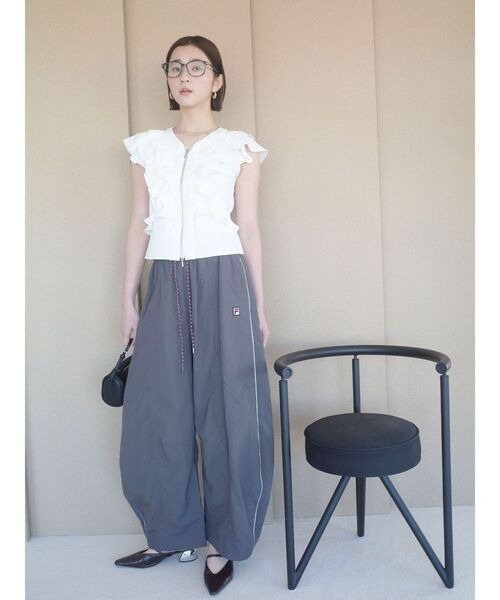 LAGUNAMOON（ラグナムーン）の「【FILA別注】エアリーナイロンバナナパンツ（その他パンツ・レディース・ベージュ/チャコールグレー・MEDIUM/SMALL）」の16枚目の写真