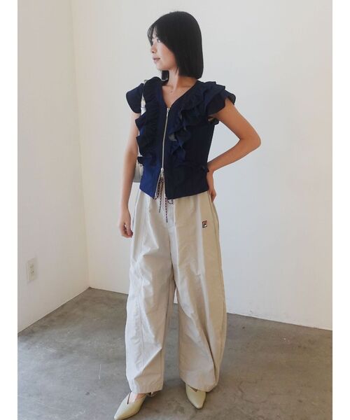 LAGUNAMOON(ラグナムーン)の「【FILA別注】エアリーナイロンバナナパンツ(その他パンツ・レディース・ベージュ/チャコールグレー・MEDIUM/SMALL)」の17枚目の写真