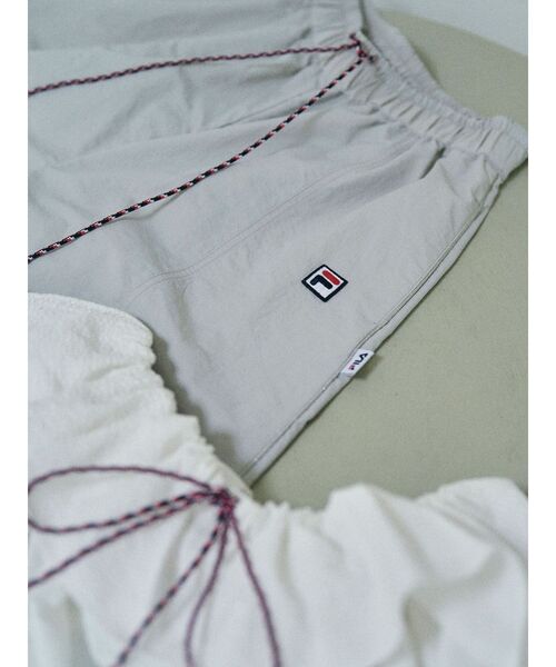 LAGUNAMOON(ラグナムーン)の「【FILA別注】エアリーナイロンバナナパンツ(その他パンツ・レディース・ベージュ/チャコールグレー・MEDIUM/SMALL)」の21枚目の写真