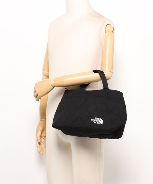 THE NORTH FACE（ザノースフェイス）の「Geoface Box Tote NM32355（ショルダーバッグ・メンズ・オフホワイト/ブラック・FREE）」の6枚目の写真
