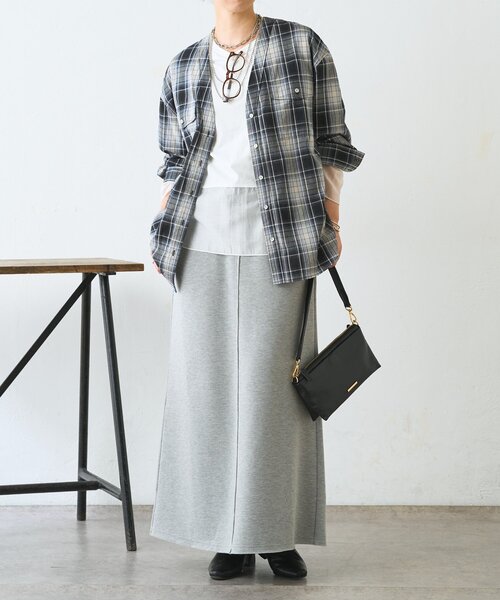 Jena espace merveilleux(ジェナ エスパスメルヴェイユ)の「【大人カジュアルに決まる】チェックダブルVシャツ(シャツ/ブラウス・レディース・ネイビー/イエロー・FREE)」の4枚目の写真