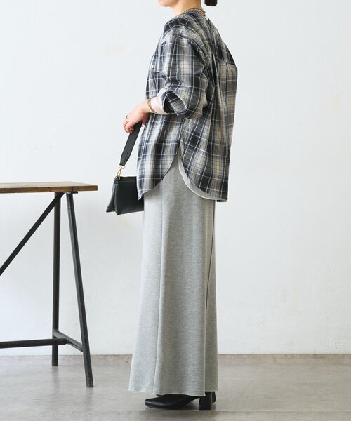 Jena espace merveilleux(ジェナ エスパスメルヴェイユ)の「【大人カジュアルに決まる】チェックダブルVシャツ(シャツ/ブラウス・レディース・ネイビー/イエロー・FREE)」の5枚目の写真