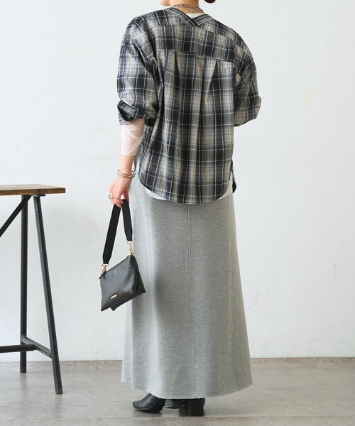 Jena espace merveilleux(ジェナ エスパスメルヴェイユ)の「【大人カジュアルに決まる】チェックダブルVシャツ(シャツ/ブラウス・レディース・ネイビー/イエロー・FREE)」の6枚目の写真