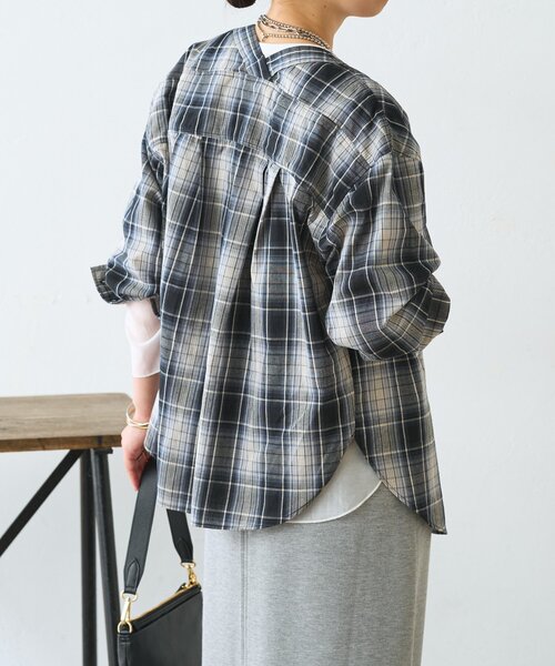 Jena espace merveilleux(ジェナ エスパスメルヴェイユ)の「【大人カジュアルに決まる】チェックダブルVシャツ(シャツ/ブラウス・レディース・ネイビー/イエロー・FREE)」の11枚目の写真