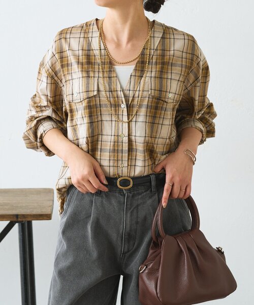 Jena espace merveilleux(ジェナ エスパスメルヴェイユ)の「【大人カジュアルに決まる】チェックダブルVシャツ(シャツ/ブラウス・レディース・ネイビー/イエロー・FREE)」の15枚目の写真