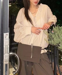 リボン付きフリルネックブラウス