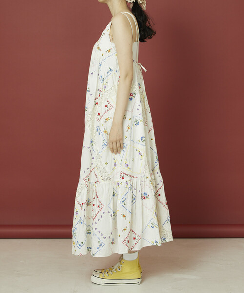 Freada（フリーダ）の「Freada/フリーダ フラワーハンカチ刺繍キャミドレス（ワンピース・レディース・ホワイト/ブラック・ONE SIZE）」の17枚目の写真