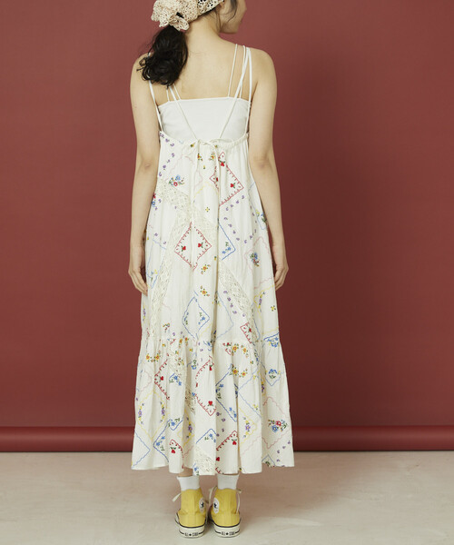 Freada（フリーダ）の「Freada/フリーダ フラワーハンカチ刺繍キャミドレス（ワンピース・レディース・ホワイト/ブラック・ONE SIZE）」の18枚目の写真