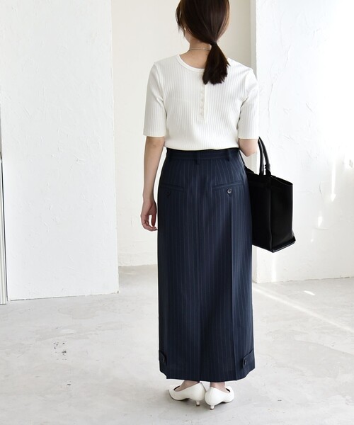 quaranciel（カランシエル）の「quaranciel:〈洗濯機可能〉テレコ リブ クルー ヘンリー 2way ハーフスリーブ TEE（Tシャツ/カットソー・レディース・ライトグリーン/ブラウン/ホワイト/チャコールグレー・40/38）」の6枚目の写真