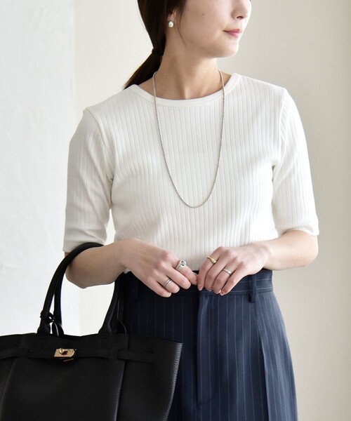 quaranciel（カランシエル）の「quaranciel:〈洗濯機可能〉テレコ リブ クルー ヘンリー 2way ハーフスリーブ TEE（Tシャツ/カットソー・レディース・ライトグリーン/ブラウン/ホワイト/チャコールグレー・40/38）」の7枚目の写真