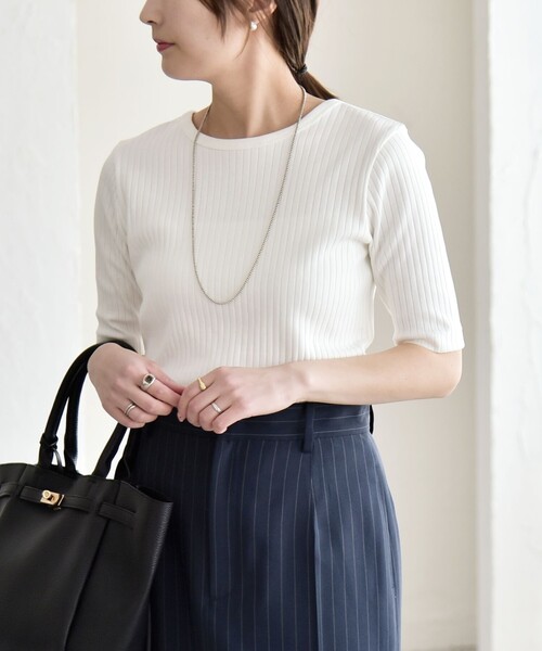 quaranciel（カランシエル）の「quaranciel:〈洗濯機可能〉テレコ リブ クルー ヘンリー 2way ハーフスリーブ TEE（Tシャツ/カットソー・レディース・ライトグリーン/ブラウン/ホワイト/チャコールグレー・40/38）」の8枚目の写真
