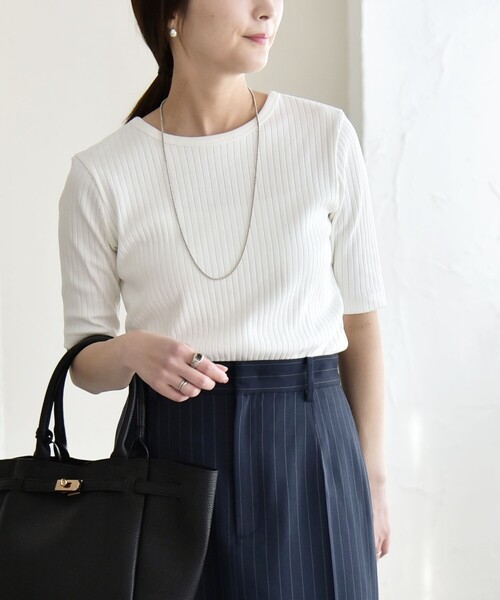 quaranciel（カランシエル）の「quaranciel:〈洗濯機可能〉テレコ リブ クルー ヘンリー 2way ハーフスリーブ TEE（Tシャツ/カットソー・レディース・ライトグリーン/ブラウン/ホワイト/チャコールグレー・40/38）」の13枚目の写真
