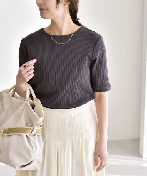 quaranciel（カランシエル）の「quaranciel:〈洗濯機可能〉テレコ リブ クルー ヘンリー 2way ハーフスリーブ TEE（Tシャツ/カットソー・レディース・ライトグリーン/ブラウン/ホワイト/チャコールグレー・40/38）」の20枚目の写真