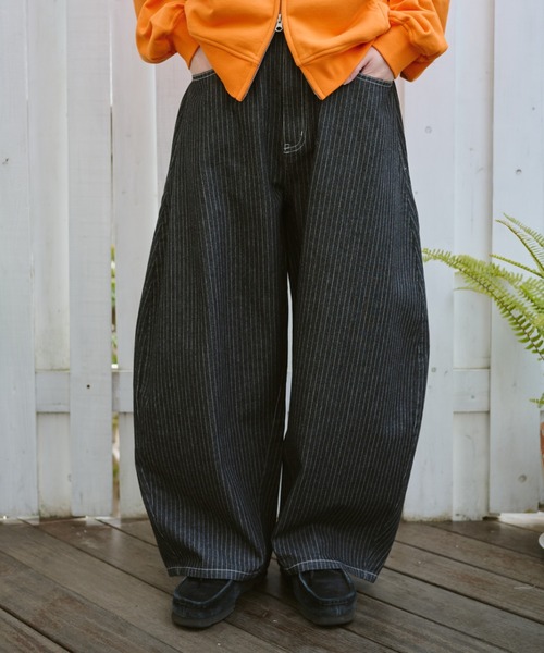 BROKEN BASE（ブロークンベース）の「Balloon Wide Stripe Denim / バルーンワイドストライプデニム（デニムパンツ・メンズ・ブラック/インディゴブルー・MEDIUM/LARGE）」の8枚目の写真