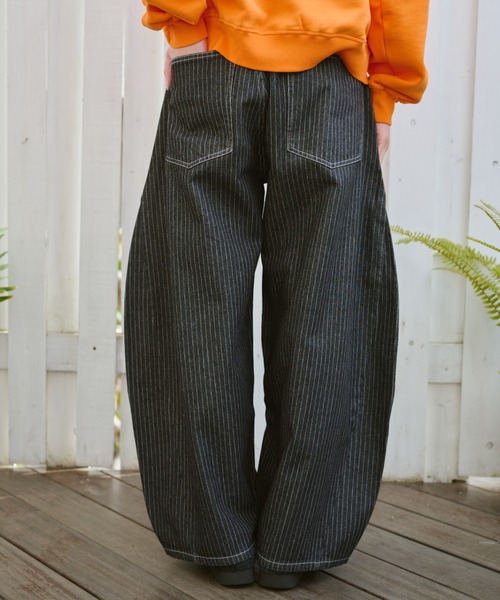 BROKEN BASE（ブロークンベース）の「Balloon Wide Stripe Denim / バルーンワイドストライプデニム（デニムパンツ・メンズ・ブラック/インディゴブルー・MEDIUM/LARGE）」の10枚目の写真